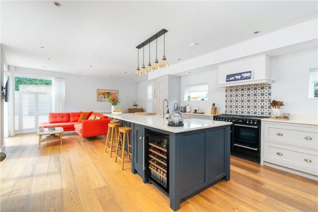 4 bed Detached for sale Image 3