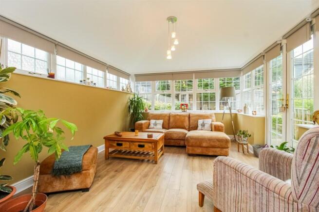 FURTHER LOUNGE