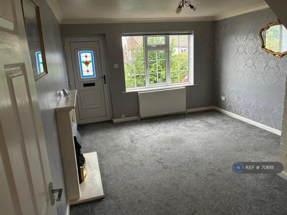 2 bed Terraced to rent Image 2