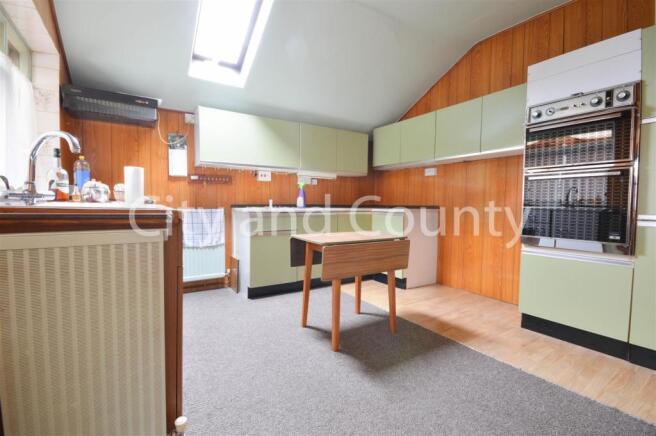 Kitchen 2.jpg