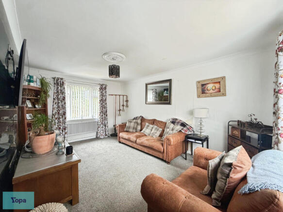 3 bed Semi-Detached for sale Image 4