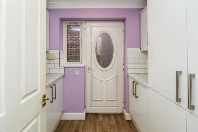 4 bed Detached for sale Image 9