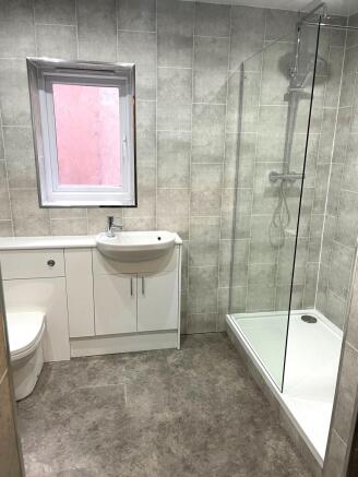 2 bed Apartment to rent Image 5