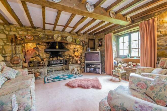 SITTING ROOM / SNUG