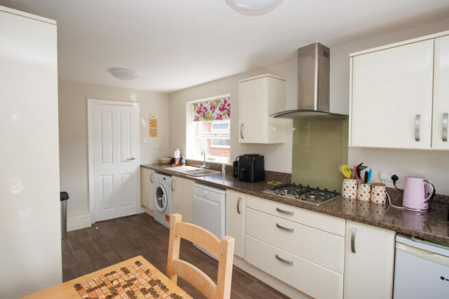 2 bed Semi-Detached Bungalow for sale Image 7