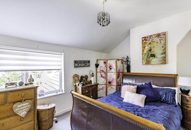 double bedroom with ensuite