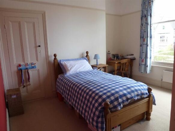 BEDROOM 2