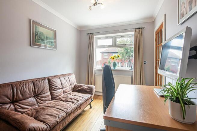 4 bed Semi-Detached for sale Image 6