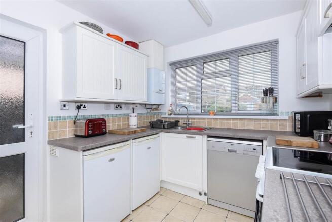 Kitchen2.jpg