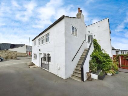 Hare Park Lane, Hightown, Liversedge, WF15