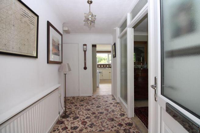 SPACIOUS HALLWAY