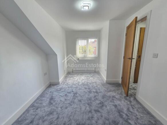 4 bed Semi-Detached for sale Image 6