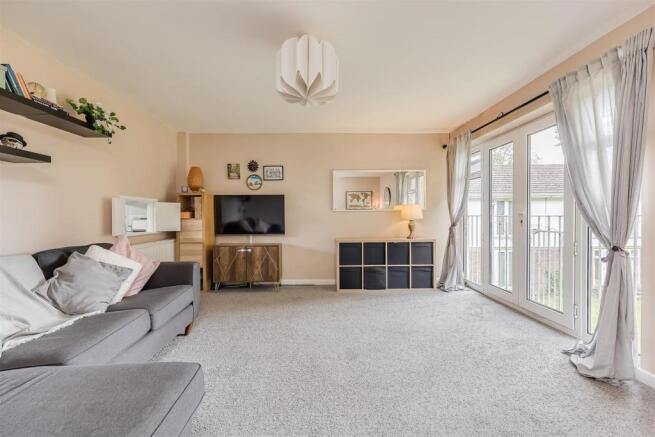 flat-courtlands-crescent-banstead-110.jpg