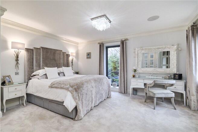 5 bed Detached for sale Image 6