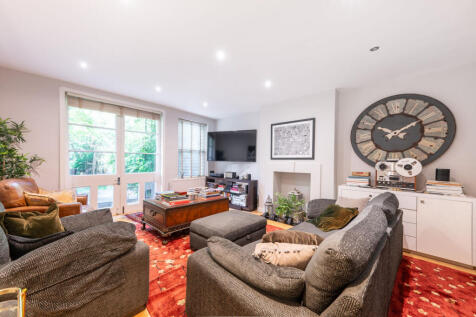 Garden Flat, Holland Road, Holland Park, London, W14