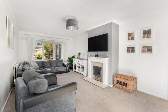 4 Sycamore Drive, Banbury-3.jpg