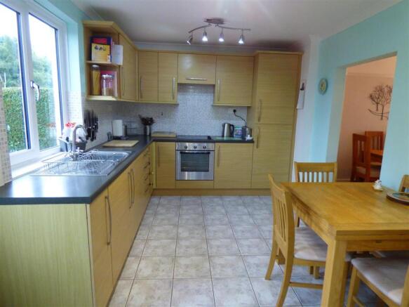 KITCHEN/BREAKFAST ROOM