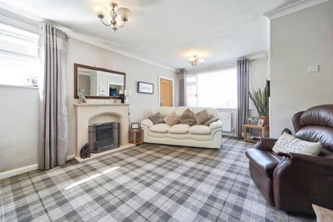 4 bed Detached Bungalow for sale Image 4
