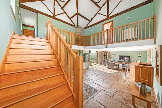 GALLERIED FIRST FLOOR LANDING