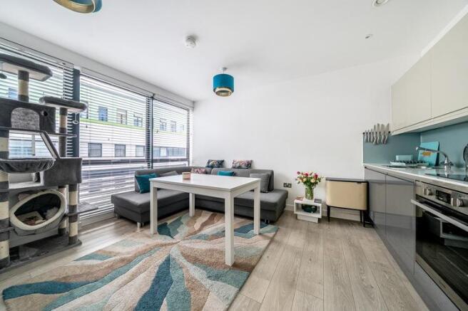 1302682 11 683db1b143697 ARW 1