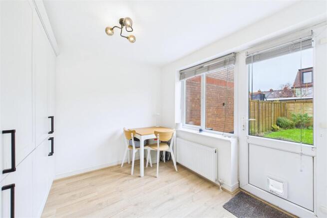 Modern living in a central Clevedon location photo 4