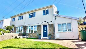 17, Springfield, Hengoed CF82 7QP