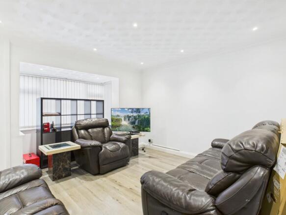 CAM03729G0-PR0192-STILL006