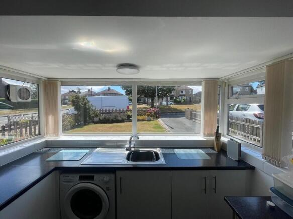 2 bed Semi-Detached Bungalow to rent Image 7