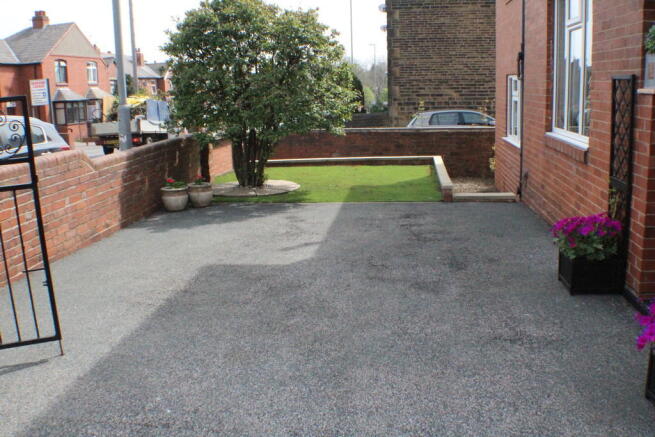 FRONT GARDEN