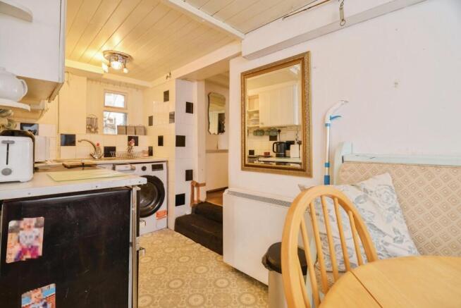 2 bed Flat for sale Image 12