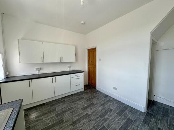 2 bed Terraced to rent Image 8