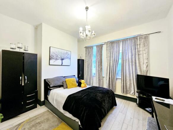 2 bed Flat for sale Image 6