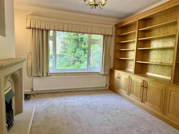 4 bed Detached for sale Image 9