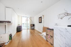 Flat 33, Christopher Court, Leman Street, London E1 8GJ