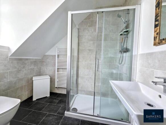 4 bed Semi-Detached to rent Image 9