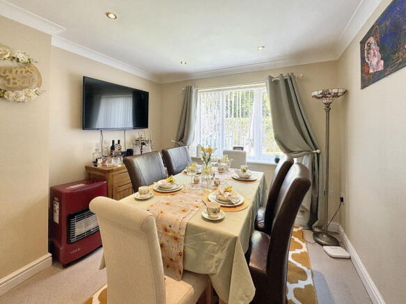 4 bed Detached for sale Image 8