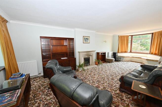 4 bed Detached for sale Image 4