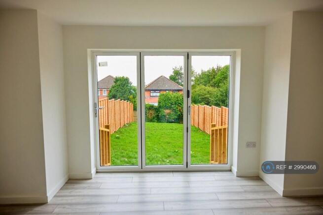 5 bed Semi-Detached to rent Image 7