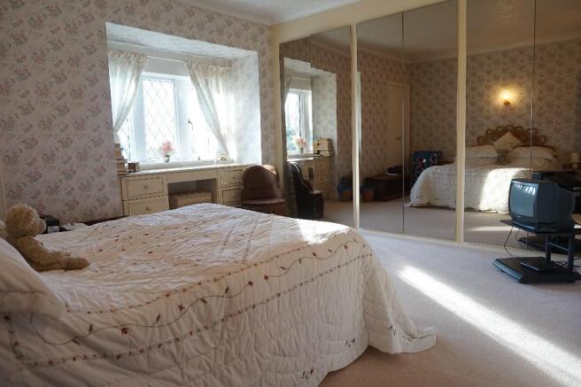 BEDROOM 2