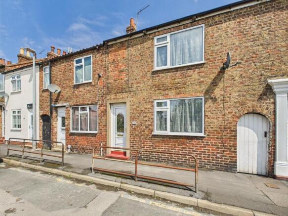 Four bedroom mid-terrace house - For sale by auct