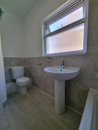 Bathroom 2.jpg