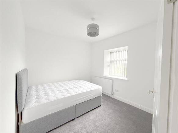 2 bed End of Terrace to rent Image 5