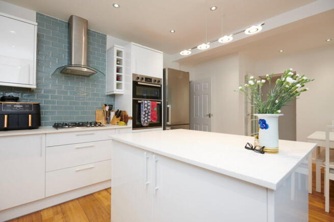Berryfield Road, Cottingham, Leicestershire, LE16 8XD photo 4