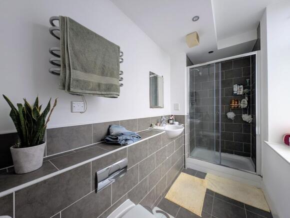 2 bed Flat for sale Image 6