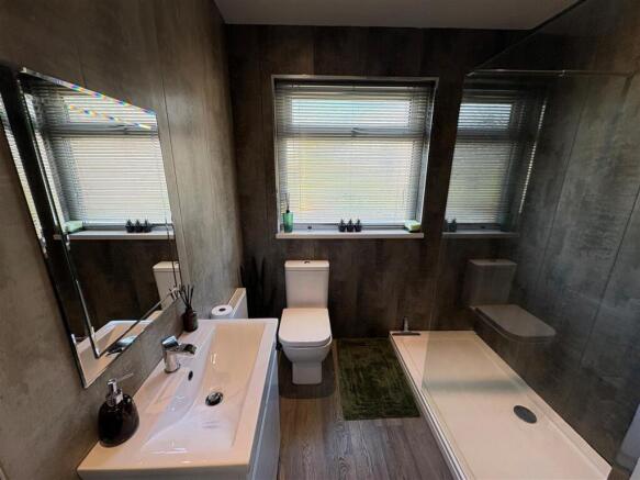 2 bed Detached Bungalow for sale Image 8