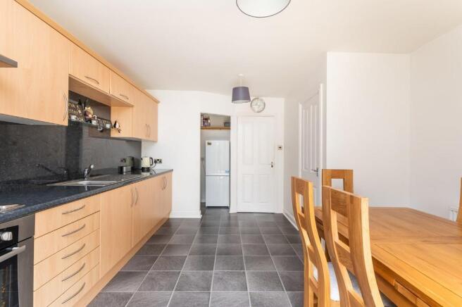 Kitchen 2.jpg