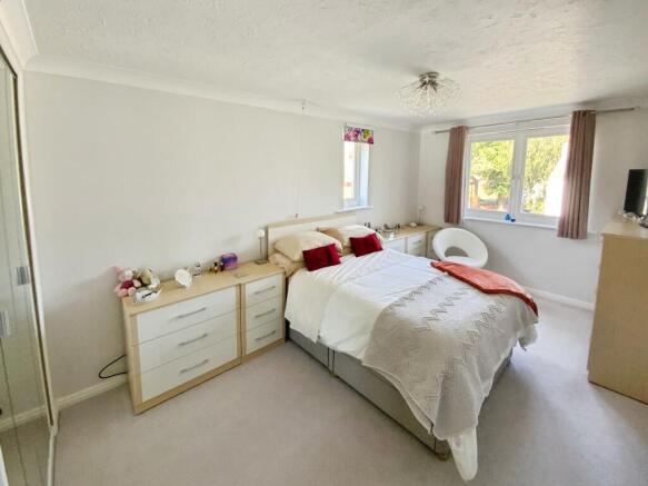 2 bed Apartment for sale Image 6
