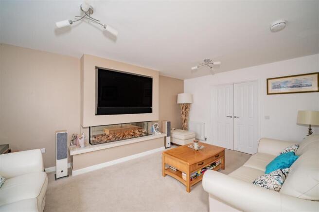 11 Red Squirrel Way Liff-17.JPG