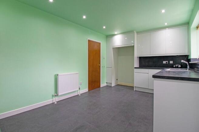 4 bed Detached for sale Image 8