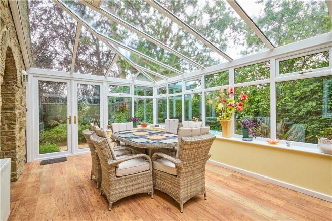 5 bed Detached for sale Image 11